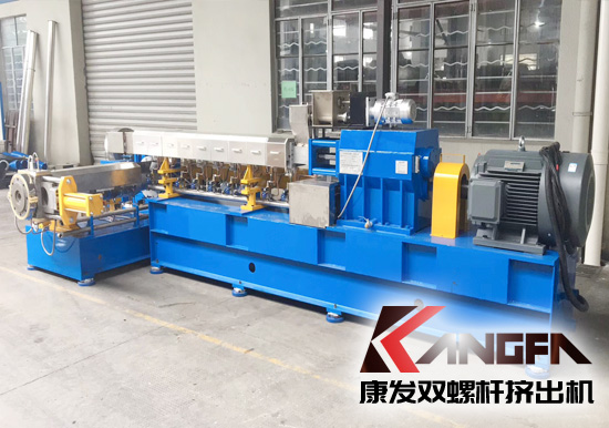 浙江客戶因業(yè)務(wù)發(fā)展需求，車(chē)間連續(xù)生產(chǎn)超十五年SJSH系列雙螺桿混煉擠出機(jī)老設(shè)備更換記！