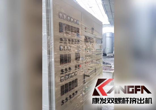 性價(jià)比更勝一籌的全新一代康發(fā)sjsh系列雙螺桿混煉擠出機(jī)。