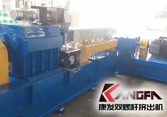 性價(jià)比更勝一籌的全新一代康發(fā)sjsh系列雙螺桿混煉擠出機(jī)。