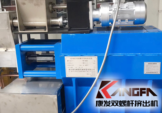 目前業(yè)內(nèi)雙螺桿擠出機(jī)是由截面相同但加工時(shí)錯(cuò)開(kāi)一定角度的一組塊組成。