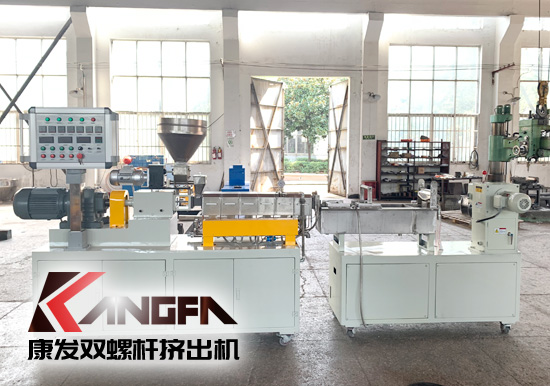 同向旋轉(zhuǎn)雙螺桿擠出機開發(fā)研制的重要目標，最主要的即是如何提升生產(chǎn)效率？通常情況可以通過提升螺桿轉(zhuǎn)速、增強塑化及混合能力等途徑來實現(xiàn)。