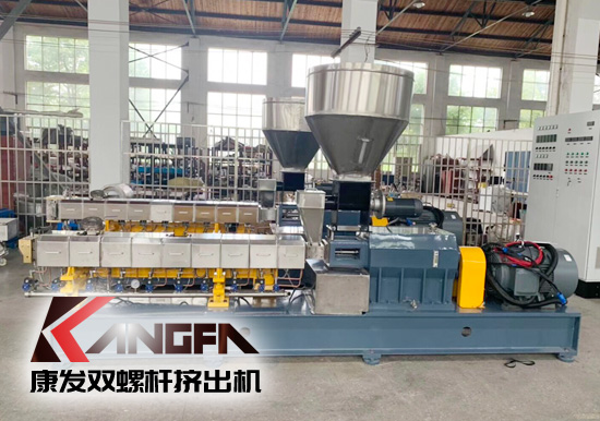 雙螺桿擠出機(jī)上下游：車用塑料向低成本、高強(qiáng)度、高沖擊性能、可回收及降解等復(fù)合材料及塑料合金方向發(fā)展