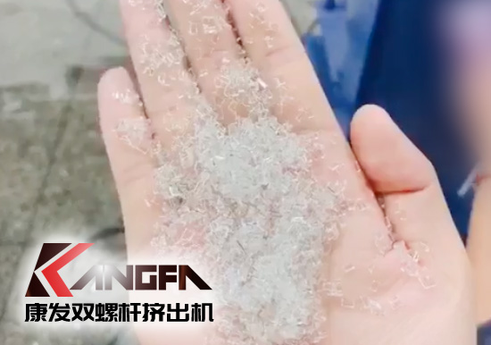 康發(fā)雙螺桿擠出機(jī)在先行先試中搶占先機(jī)，以更加飽滿的精神狀態(tài)、更大的創(chuàng)新勇氣，奮發(fā)進(jìn)取，走出一條科學(xué)發(fā)展、跨越趕超的先行之路。