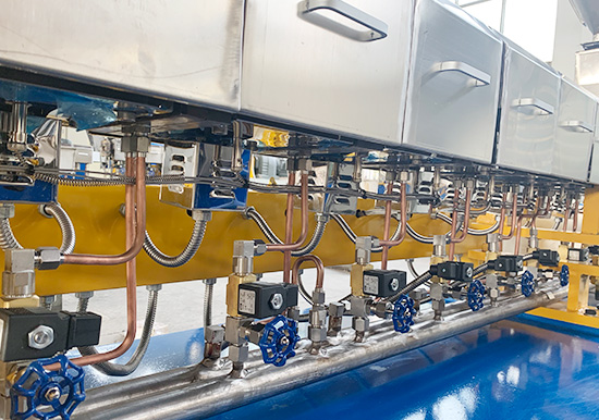 新一代65B型康發(fā)JSH標準化全新雙螺桿擠出造粒機組系列、品質(zhì)控制柜、真空系統(tǒng)等展示！竭誠為您提供質(zhì)優(yōu)、高產(chǎn)、高性價比擠出造粒設(shè)備，期待您的考察與指導！