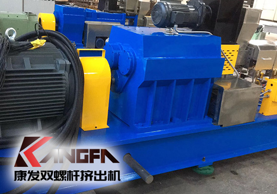 康發(fā)雙螺桿擠出機與客戶成功合作的好消息頻頻不斷！全廠員工按時保質保量地完成了生產！