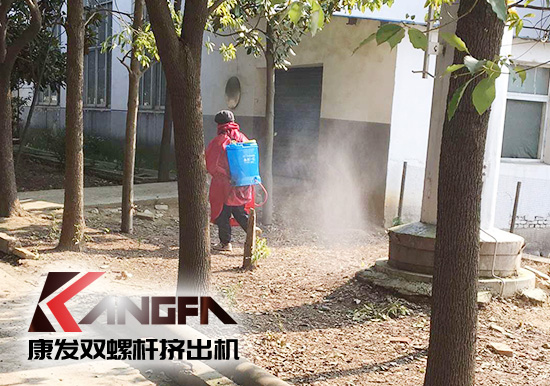 沒有一場疫情不可戰(zhàn)勝！凝心聚力，共克時艱，康發(fā)雙螺桿擠出機在行動，全廠實現(xiàn)全方位消毒！