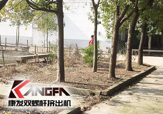 康發(fā)雙螺桿擠出機積極倡議公司全體員工以身作則、勇于擔當，堅定信心，打贏這場疫情防御阻擊戰(zhàn)！