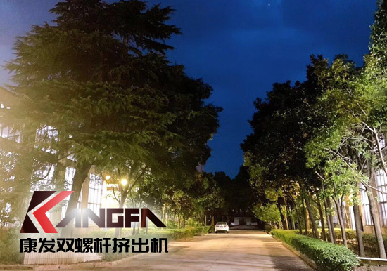 花園式廠區(qū)、綠樹成蔭、鳥語(yǔ)花香。原來的廠區(qū)的夜景是如此的美麗！