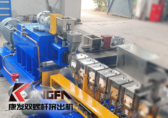 注塑機(jī)螺桿機(jī)筒螺桿轉(zhuǎn)速無(wú)級(jí)壓力和調(diào)速配置