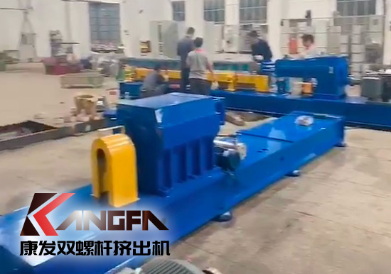 國(guó)慶又逢仲秋月圓，保安全、保質(zhì)量、保工期，康發(fā)橡塑雙螺桿擠出機(jī)為實(shí)現(xiàn)業(yè)主按期交付目標(biāo)而奮力沖刺