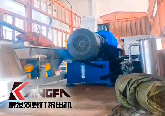 十一雙節(jié)長假前夕，康發(fā)65機D型箱雙螺桿擠出機組順利發(fā)貨！坐標河北！