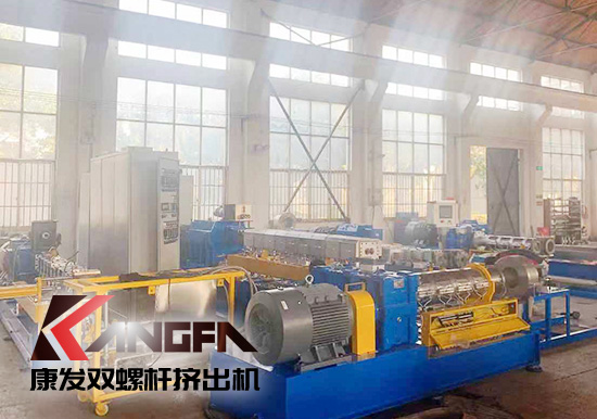 康發(fā)雙螺桿擠出機(jī):研發(fā)新產(chǎn)品 環(huán)抱新業(yè)態(tài)——康發(fā)攜手中石化首席工程師新品研發(fā)中