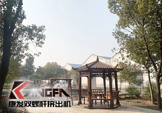 康發(fā)雙螺桿擠出機(jī)工廠“辭舊迎新”,期待公司添新裝、換新貌、進(jìn)軍新領(lǐng)域