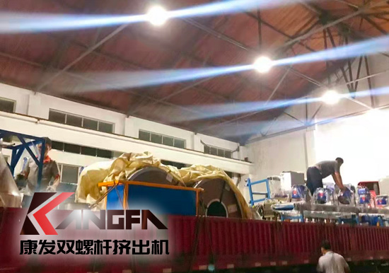 總裝車間：眾志成城齊奮戰(zhàn) 全力以赴保發(fā)貨 確保雙螺桿擠出機(jī)設(shè)備按期交付至顧客手中。