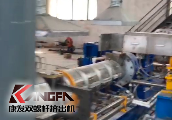 單、雙螺桿擠出機(jī)優(yōu)勢(shì)互補(bǔ)、高效率高產(chǎn)能！康發(fā)塑機(jī)JSH-75/180雙階式（雙螺桿/單螺桿）擠出機(jī)組試機(jī)!