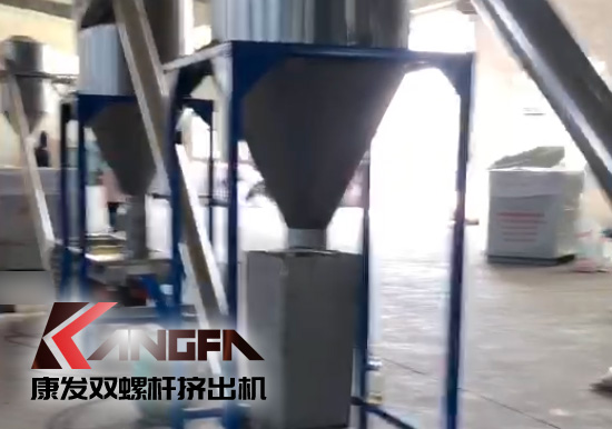 單、雙螺桿擠出機(jī)優(yōu)勢(shì)互補(bǔ)、高效率高產(chǎn)能！康發(fā)塑機(jī)JSH-75/180雙階式（雙螺桿/單螺桿）擠出機(jī)組試機(jī)!