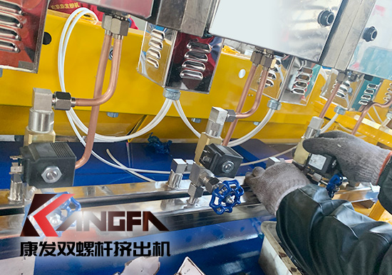 展會播報：第四屆中國·滄州塑料產(chǎn)業(yè)博覽會開展，展示內(nèi)容包括各類雙螺桿造粒機設(shè)備、輔助設(shè)備及其它塑料產(chǎn)業(yè)相關(guān)