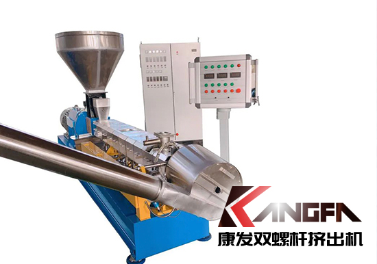 新的一月即將開始啦！加油！一起欣賞一組雙螺桿造粒機成品照吧！