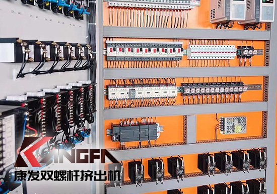 簡(jiǎn)述雙螺桿造粒機(jī)主要組成部分（包括電機(jī)、螺桿、機(jī)筒、加熱器、變速器等）