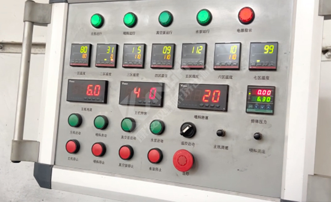 康發(fā)雙螺桿造粒機小型試驗機又開始轉(zhuǎn)動啦！