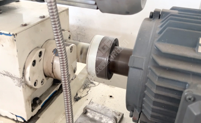 康發(fā)雙螺桿造粒機小型試驗機又開始轉(zhuǎn)動啦！