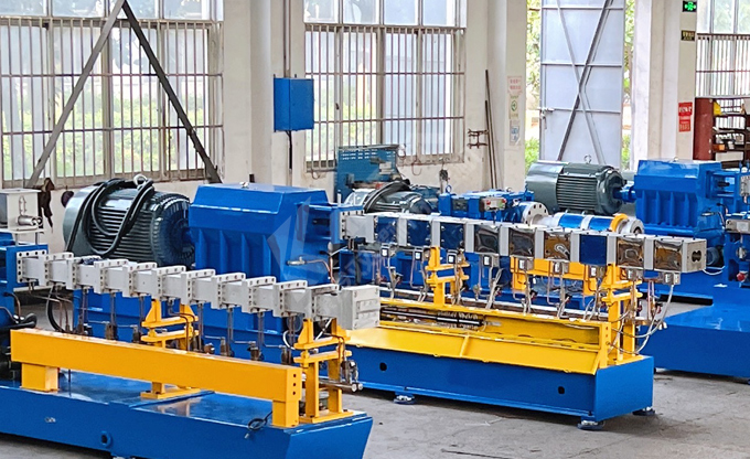 定期維護(hù)保養(yǎng)有效提升JSH-75雙螺桿造粒機(jī)系生產(chǎn)效率，確保雙螺桿造粒設(shè)備的正常運(yùn)行！