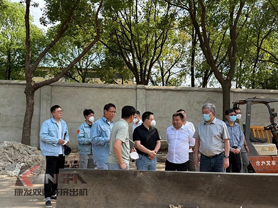 中石化石科院院長李明豐率隊(duì)蒞臨康發(fā)雙螺桿造粒機(jī)調(diào)研廢塑料循環(huán)利用項(xiàng)目