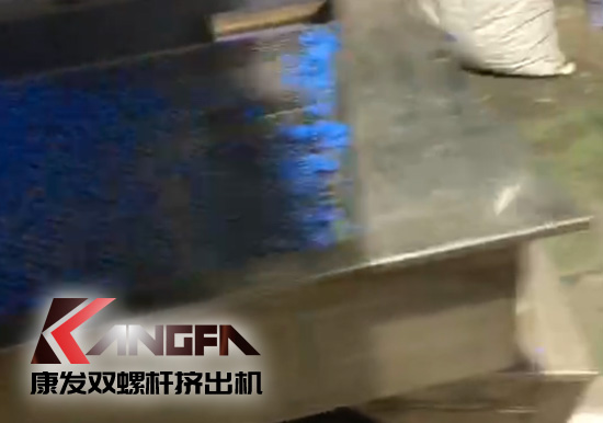 JSH-75/180雙階式（雙/單螺桿）擠出機(jī)電纜料生產(chǎn)線，產(chǎn)量達(dá)1小時(shí)/t