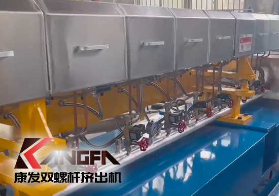 康發(fā)雙螺桿造粒機(jī)生產(chǎn)車間戰(zhàn)酷暑，保生產(chǎn)視頻剪輯。新的一月，新的一天，努力工作，努力生活！加油康發(fā)人！